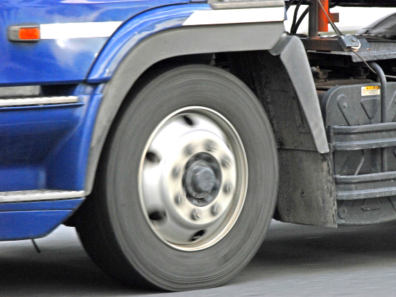 大事故の予兆 タイヤの ピンチカット とは トラックのミカタ